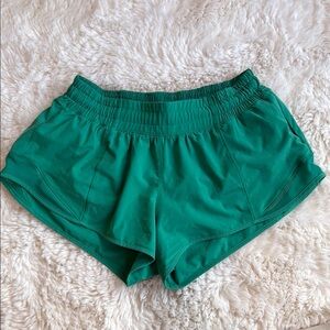 Lululemon Hotty Hot Shorts Size 4 Inseam 2.5